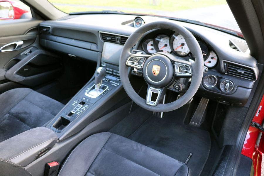 Porsche 911 GTS Coupe PDK