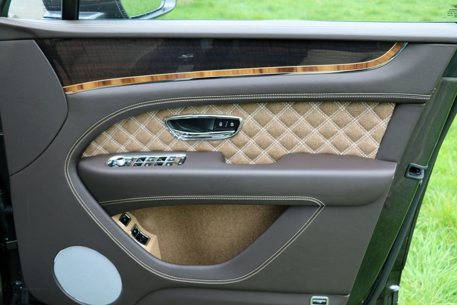 Bentley Bentayga Outdoor Pursuits Collection 3.0 TFSi V6 17.3kWh Hybrid