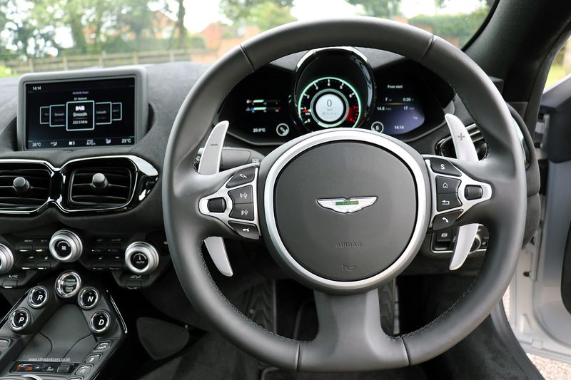 Aston Martin V8 Vantage