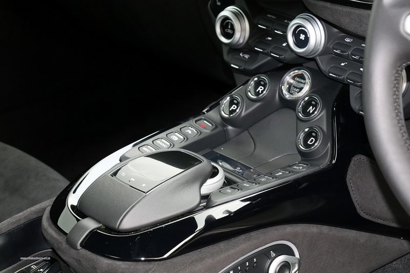 Aston Martin V8 Vantage