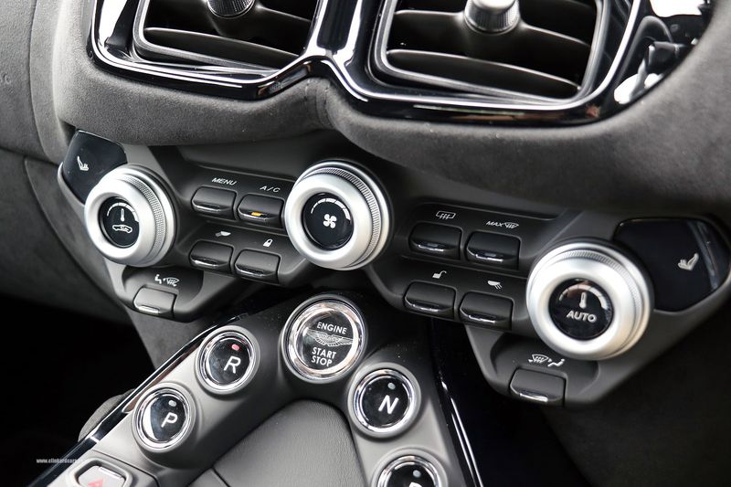 Aston Martin V8 Vantage