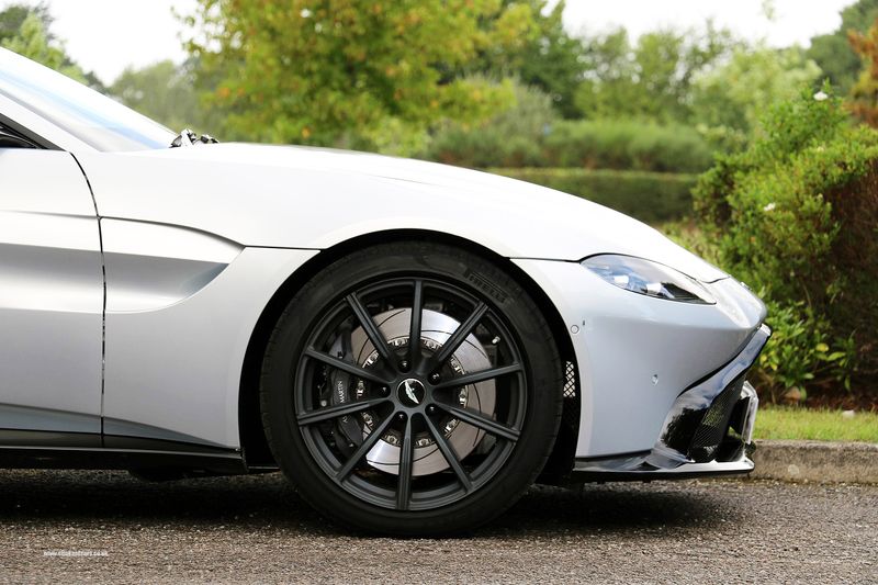 Aston Martin V8 Vantage