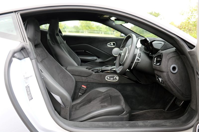 Aston Martin V8 Vantage