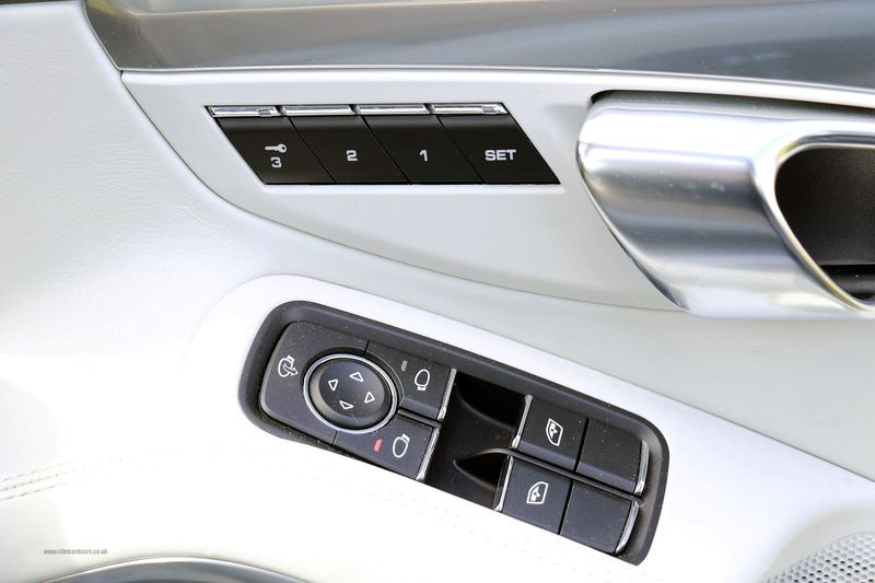 Porsche 991 Carrera Coupe PDK