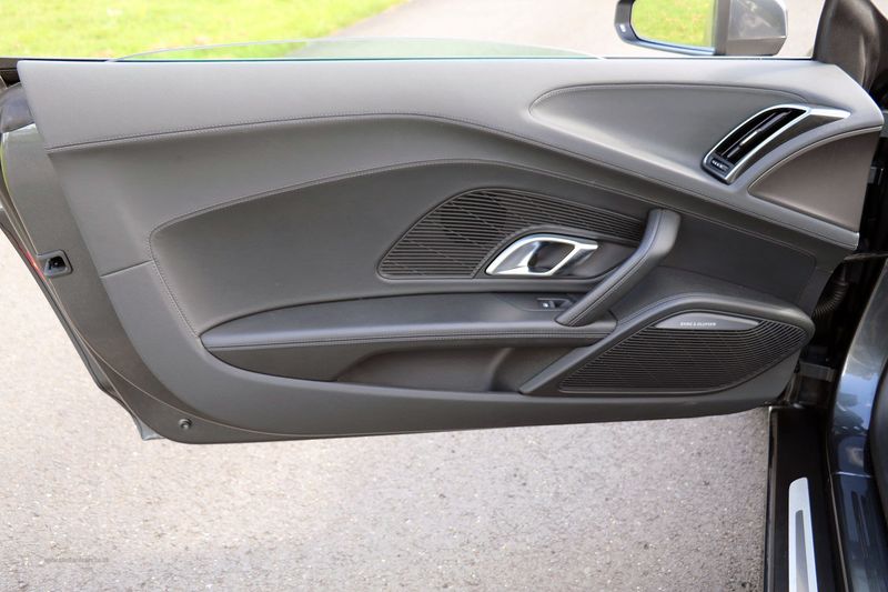 Audi R8 V10 Spyder STronic