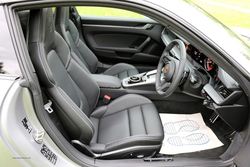 Porsche Carrera S Coupe PDK (992)