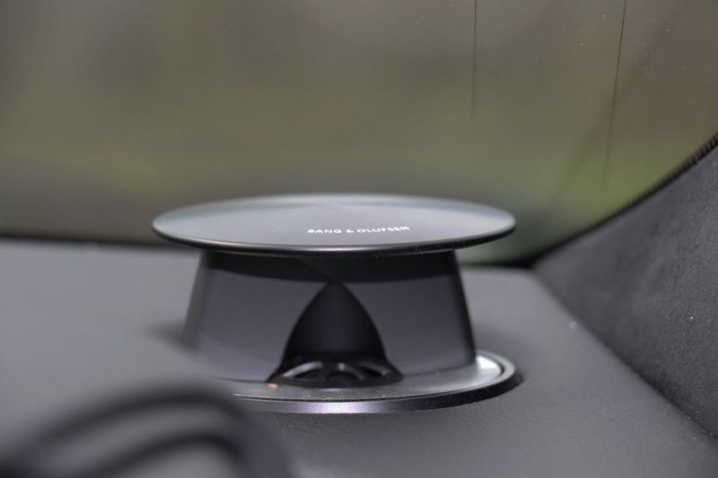 Aston Martin DBS Superleggera V12