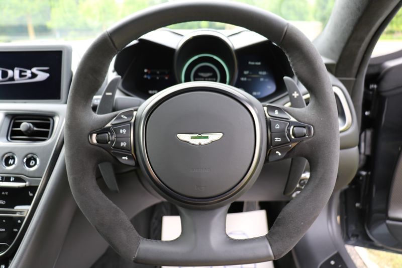Aston Martin DBS Superleggera V12