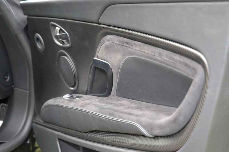 Aston Martin DBS Superleggera V12