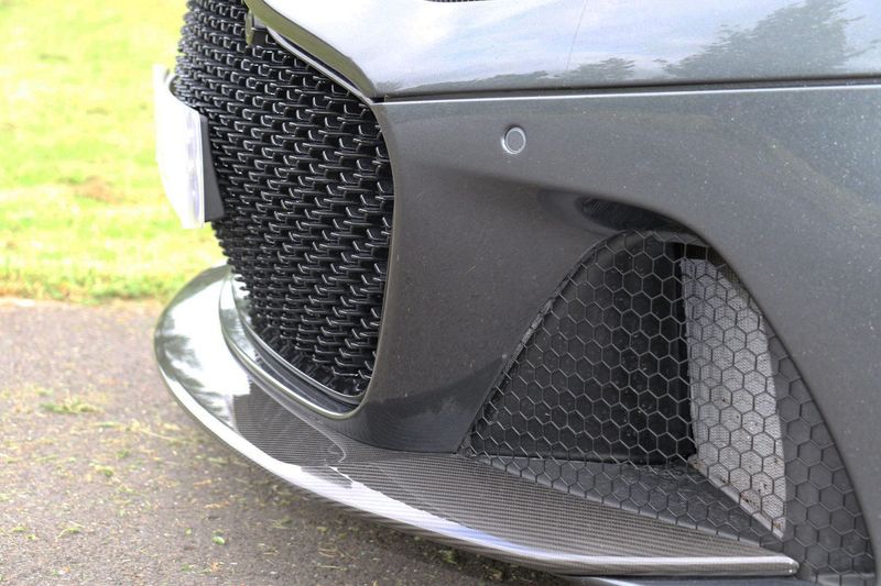 Aston Martin DBS Superleggera V12