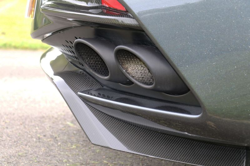 Aston Martin DBS Superleggera V12