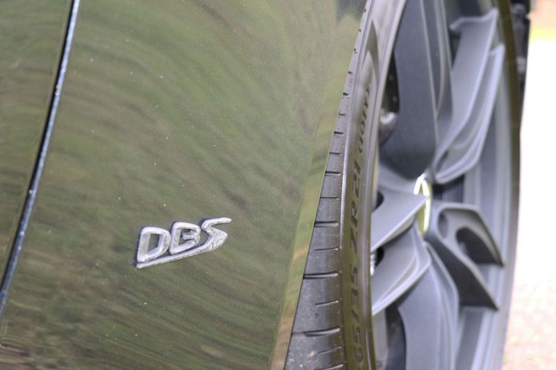 Aston Martin DBS Superleggera V12