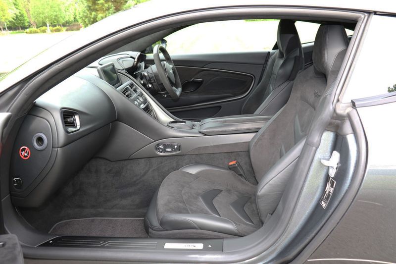 Aston Martin DBS Superleggera V12