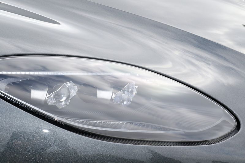 Aston Martin DBS Superleggera V12