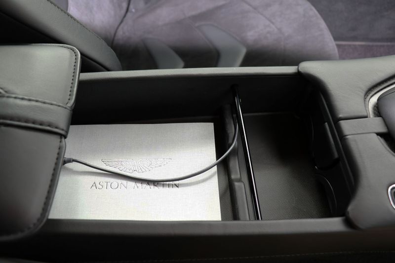 Aston Martin DBS Superleggera V12