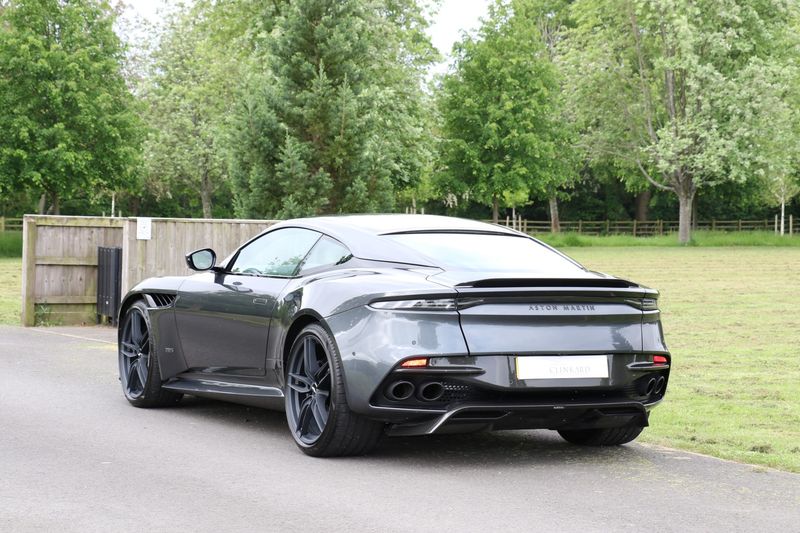 Aston Martin DBS Superleggera V12