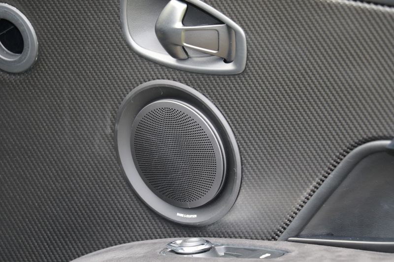 Aston Martin DBS Superleggera V12