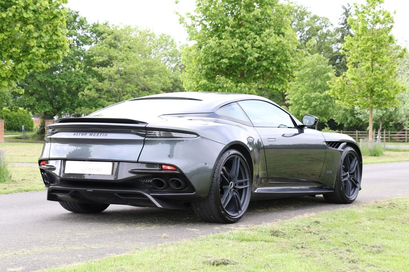 Aston Martin DBS Superleggera V12