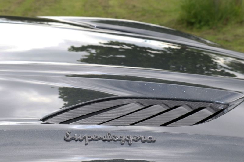 Aston Martin DBS Superleggera V12