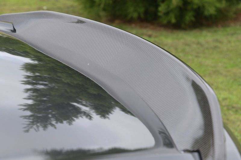 Aston Martin DBS Superleggera V12