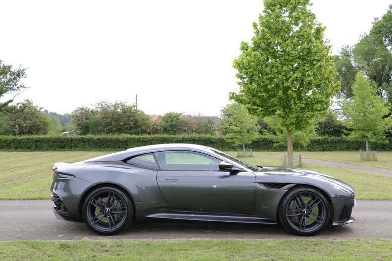 Aston Martin DBS Superleggera V12