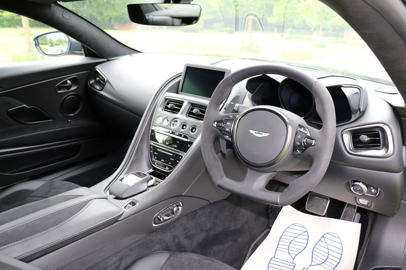 Aston Martin DBS Superleggera V12