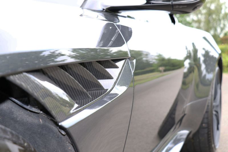 Aston Martin DBS Superleggera V12