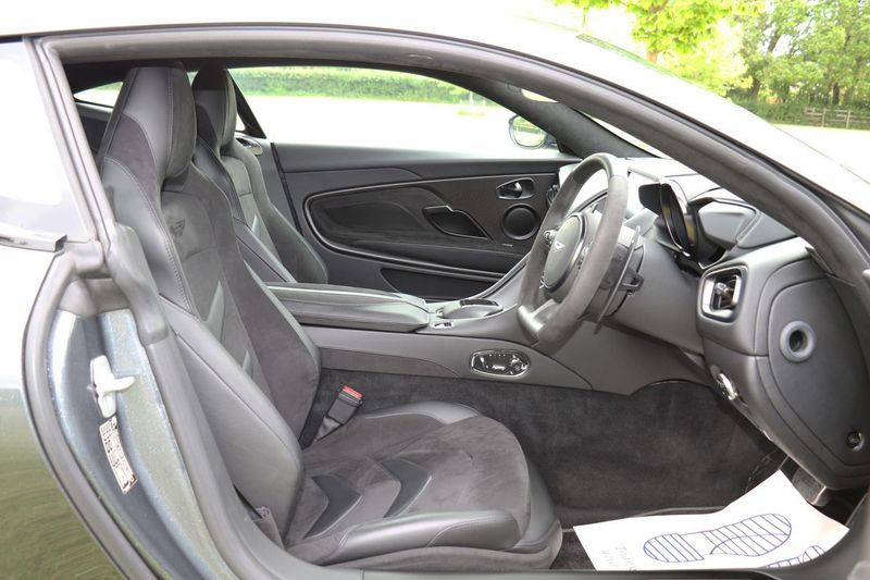 Aston Martin DBS Superleggera V12