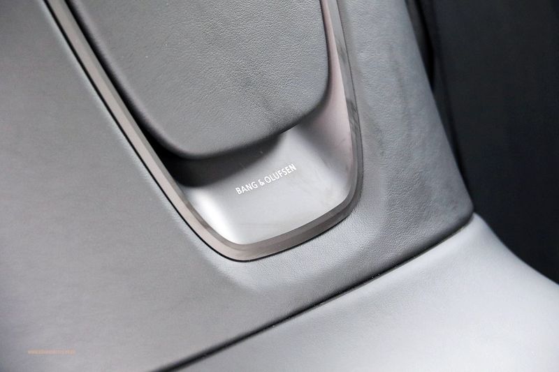 Aston Martin DBS Superleggera V12