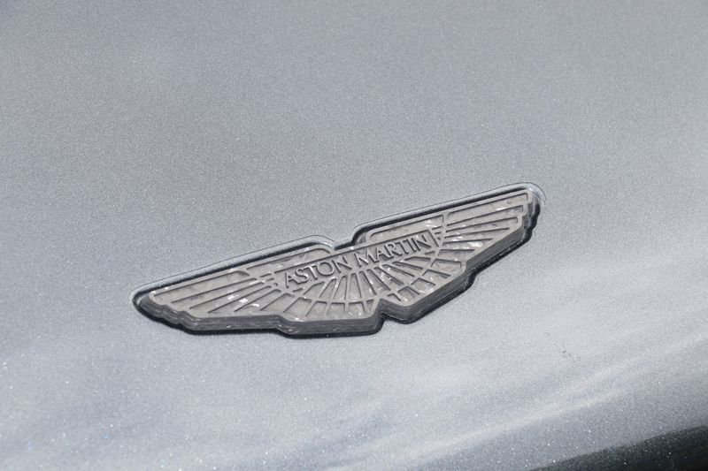 Aston Martin DBS Superleggera V12