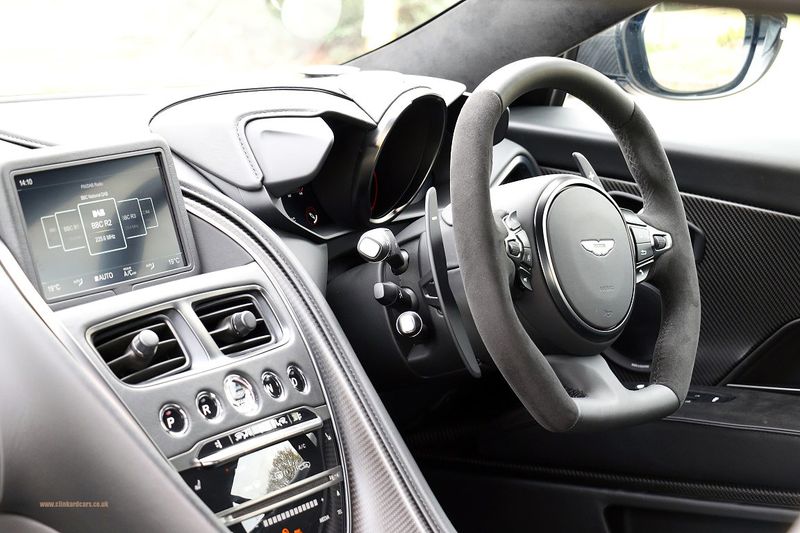 Aston Martin DBS Superleggera V12