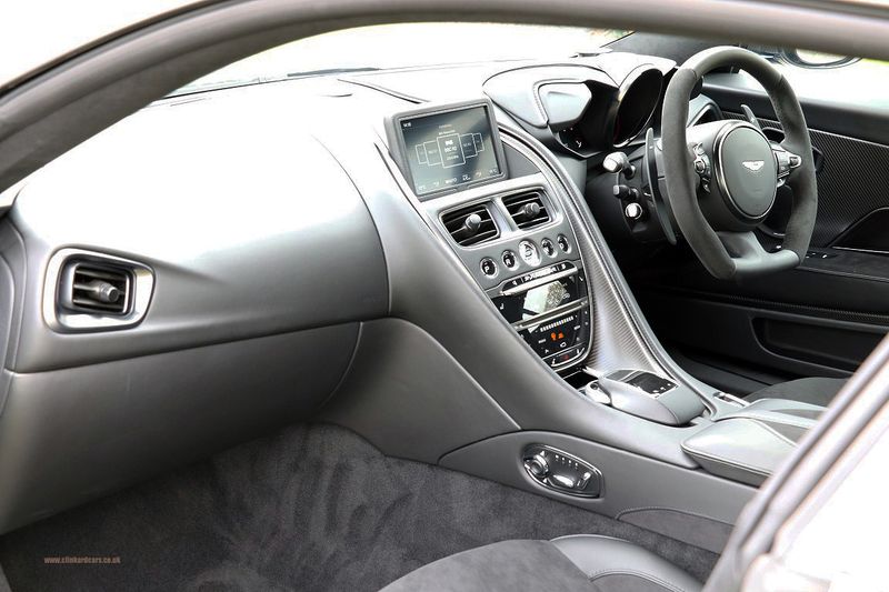 Aston Martin DBS Superleggera V12