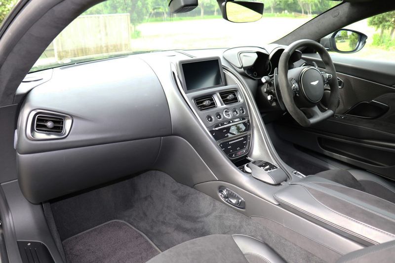 Aston Martin DBS Superleggera V12