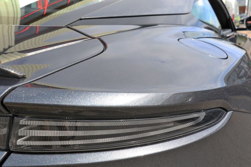 Aston Martin DBS Superleggera V12