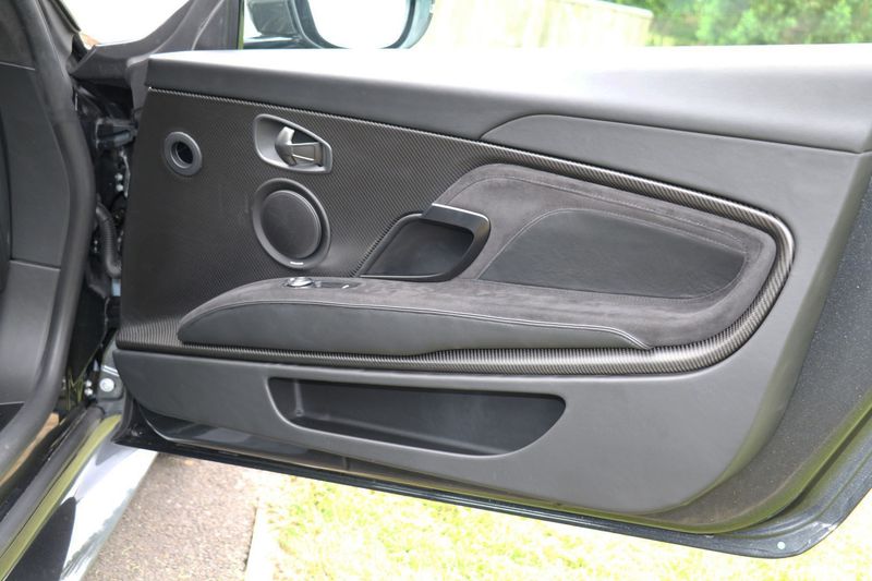 Aston Martin DBS Superleggera V12