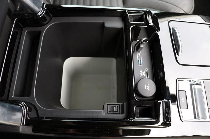 Landrover Discovery Commercial 3.0 TD V6 HSE with Rear Seat Conversion by Scot Seats