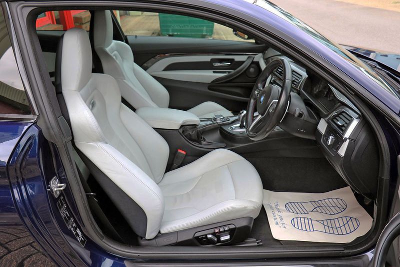 BMW M4 Coupe DCT