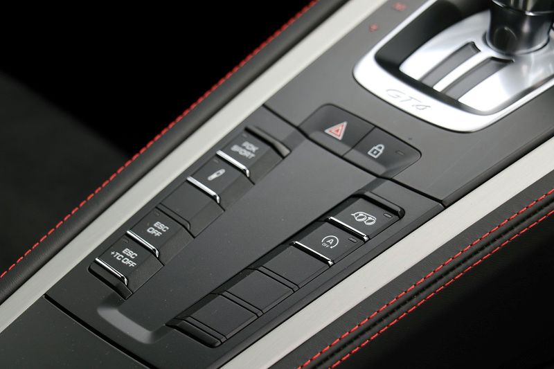 Porsche Cayman GT4 PDK