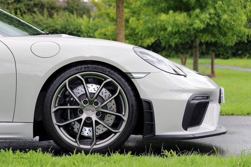 Porsche Cayman GT4 PDK
