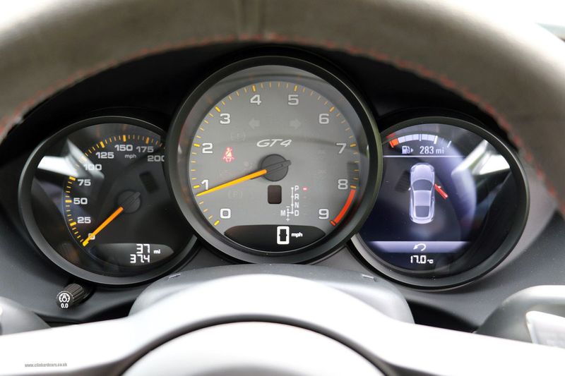 Porsche Cayman GT4 PDK