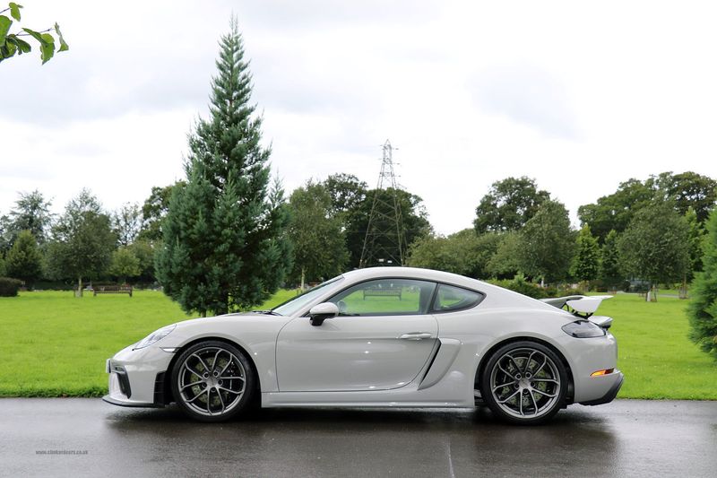 Porsche Cayman GT4 PDK
