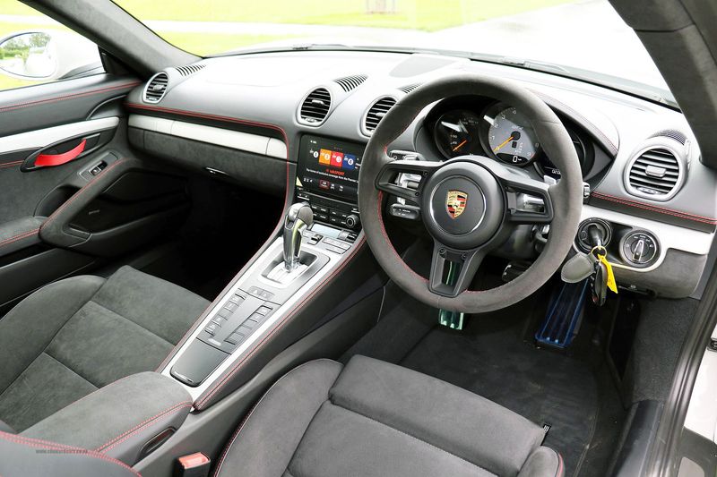 Porsche Cayman GT4 PDK