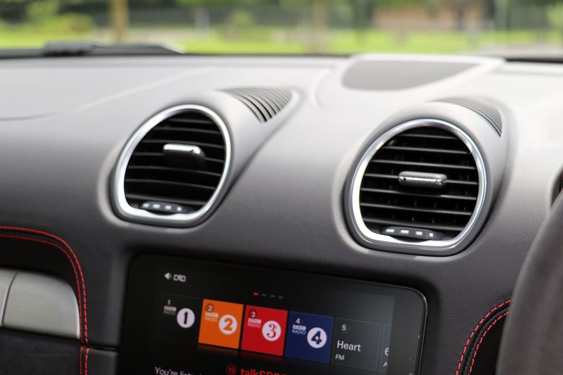 Porsche Cayman GT4 PDK