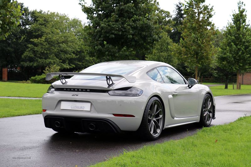 Porsche Cayman GT4 PDK