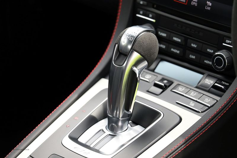 Porsche Cayman GT4 PDK