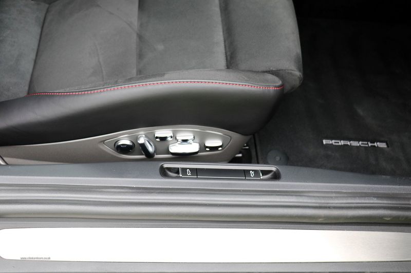 Porsche Cayman GT4 PDK