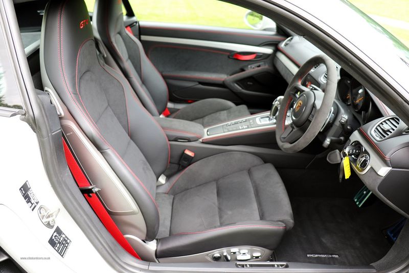 Porsche Cayman GT4 PDK