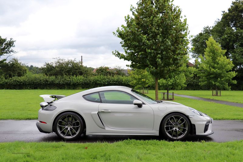 Porsche Cayman GT4 PDK
