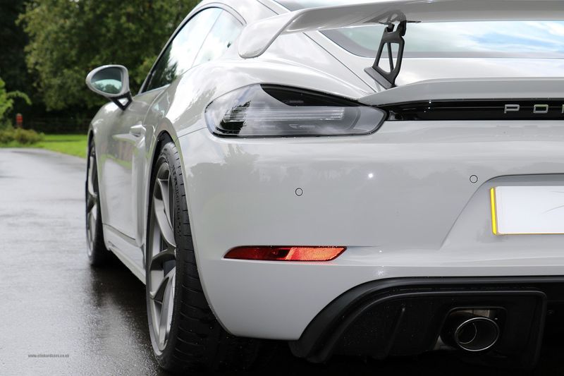 Porsche Cayman GT4 PDK