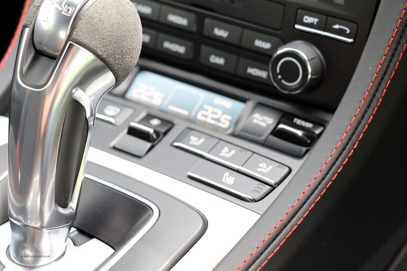 Porsche Cayman GT4 PDK